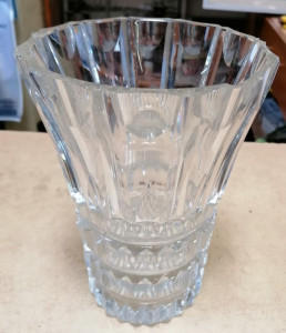 Vase en cristal de Saint-Louis légèrement ébréché