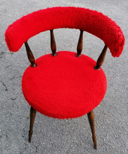 Fauteuil vintage en poils synthétiques rouges