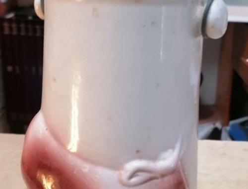 Pot à lait en barbotine
