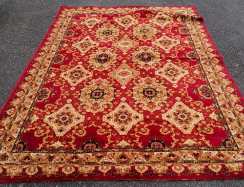 Grand tapis rouge en laine