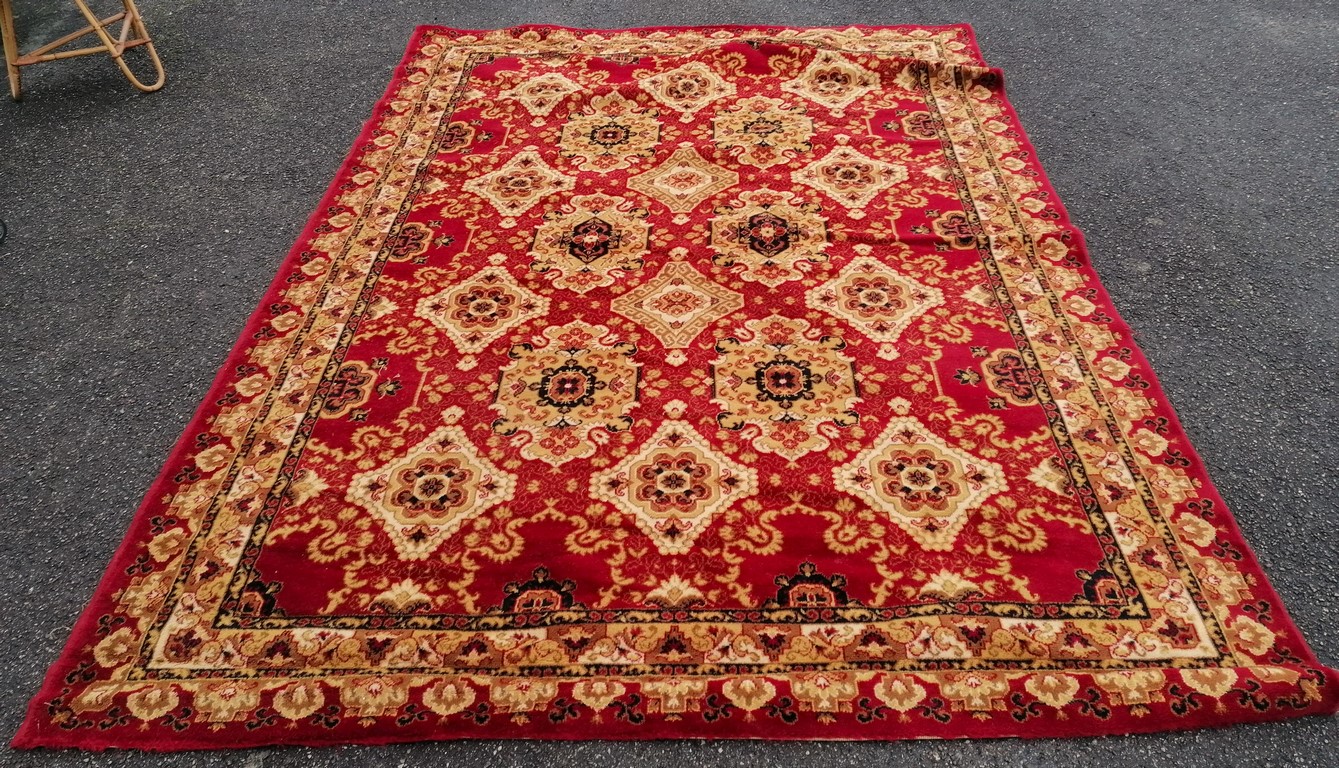 Grand tapis rouge en laine