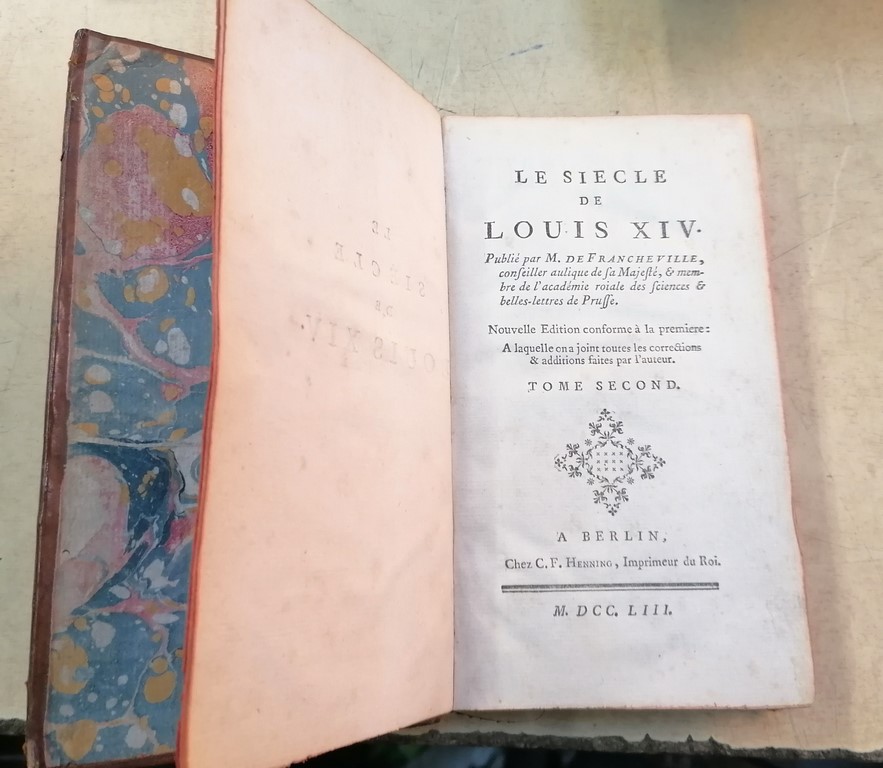 Livre " Le siècle de LOUIS XIV" tome second paru en 1753