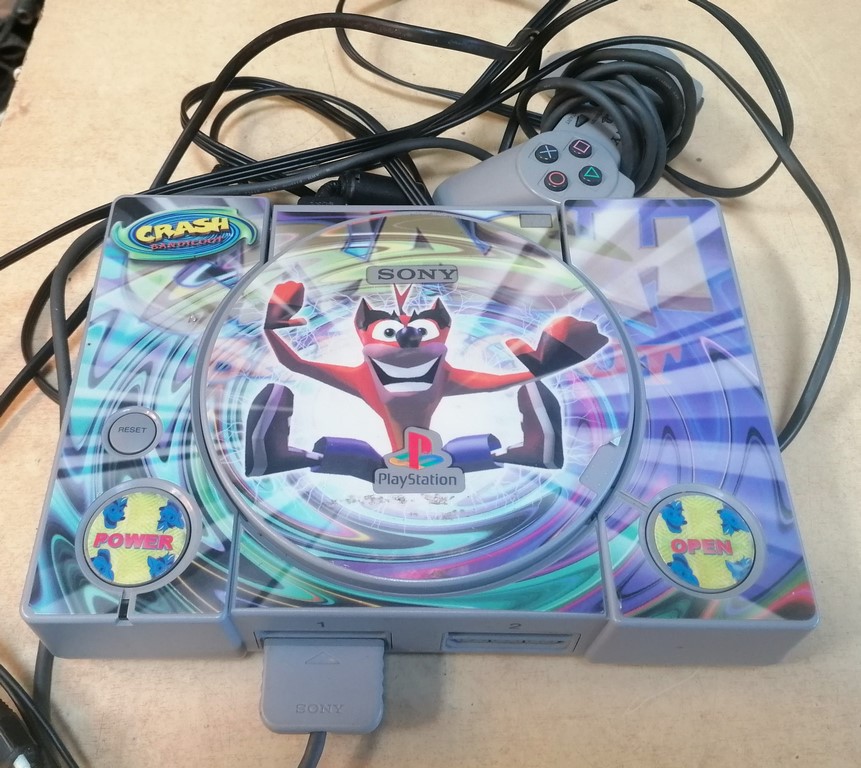 Console Playstation 1 avec une manette