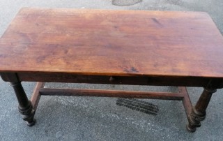 Table de ferme en chêne avec un tiroir sur le côté et un autre en bout de table