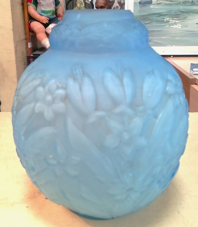 Vase boule Art-déco en verre bleu