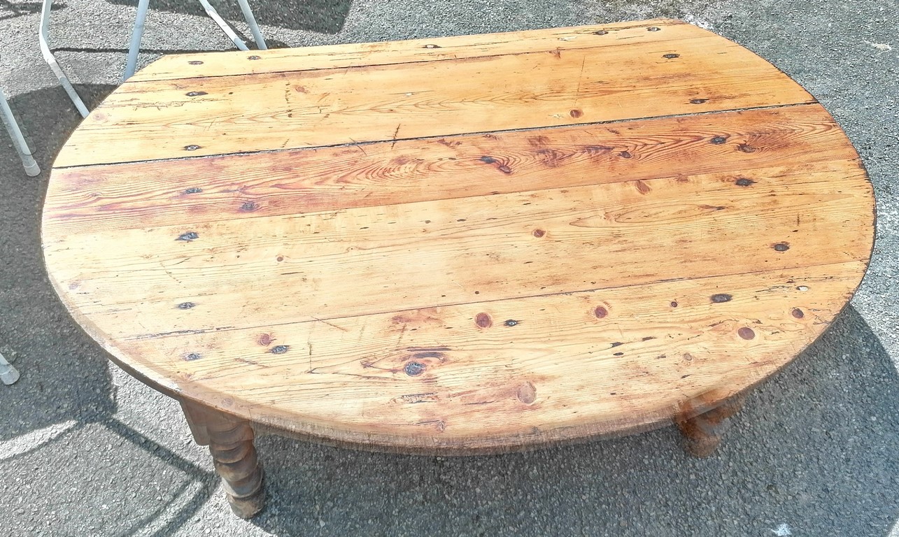 Table basse ovale avec 1 pan coupé