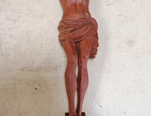 Christ sculpté en bois