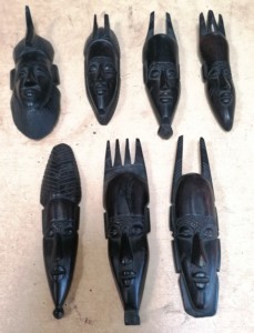 Série de 7 statuettes africaines (représentant les jours de la semaine)