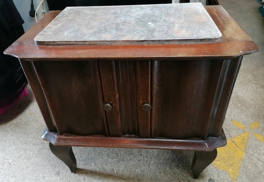 Table de nuit vintage dessus marbre avec 2 portes