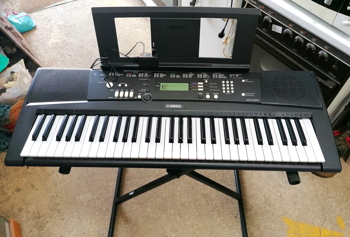 Piano électrique YAMAHA EZ-220