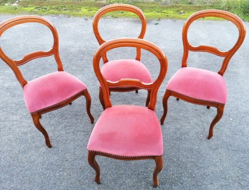 Ensemble de  4 chaises de style Louis Philippe en merisier assises en velours roses