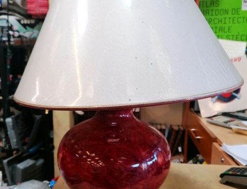 Lampe pied en céramique rouge