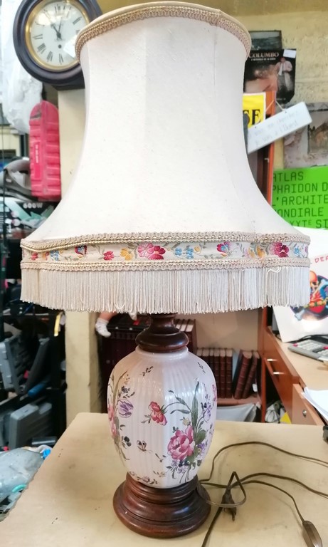 Lampe à poser pied en bois et porcelaine