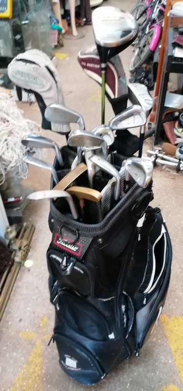 Sac de golf avec ses clubs