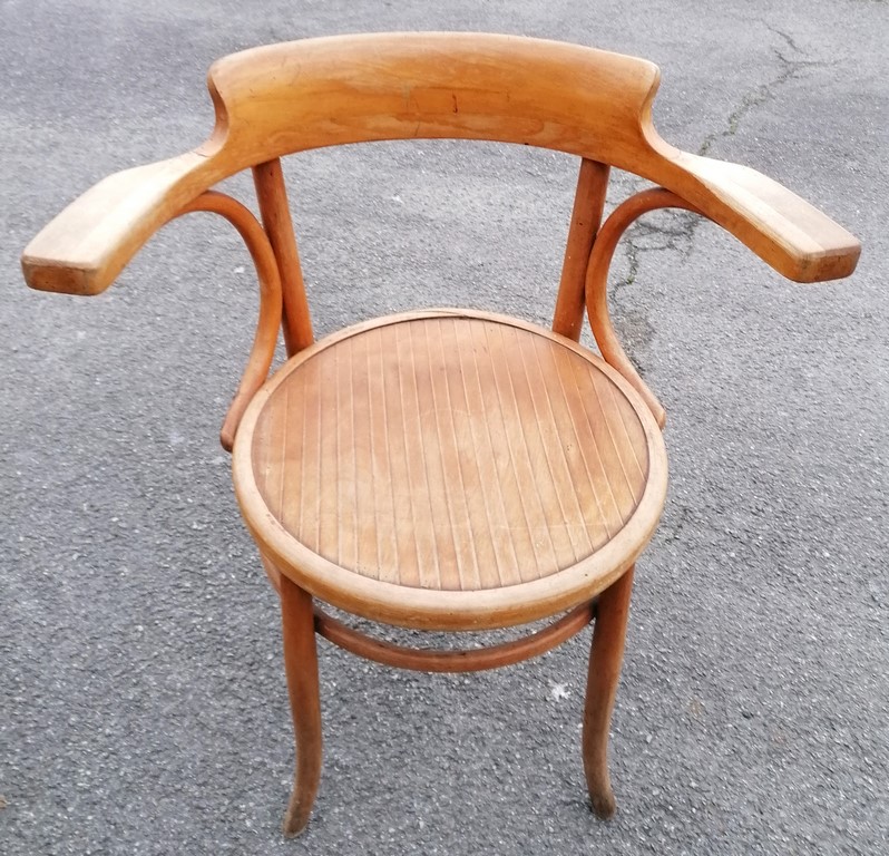 Fauteuil vintage en bois courbé de la marque FISCHEL