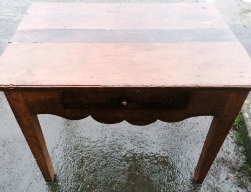 Petite table ancienne  en chêne avec tiroir