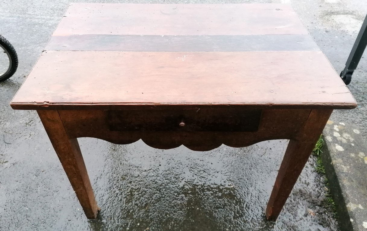 Petite table ancienne en chêne avec tiroir