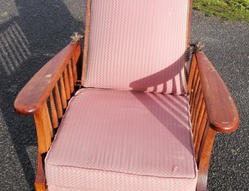 Fauteuil vintage réglable par barre à l’arrière du dossier