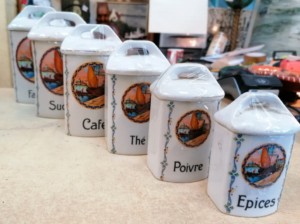 Série de pots à épices à motifs de voiliers