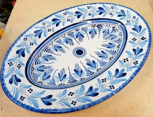 Plat oval à motifs bleus Henriot Quimper