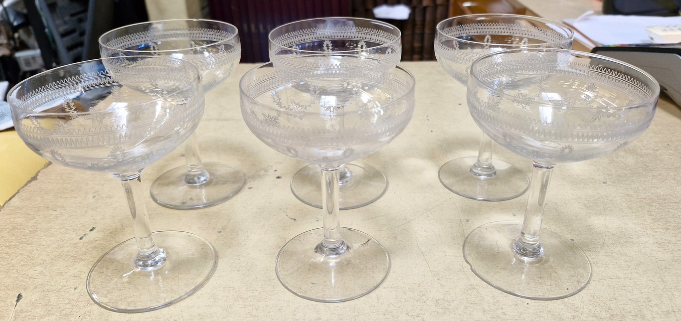 Coupes à champagne en verre ciselé x 6