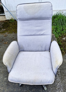 Fauteuil pivotant en tissu gris