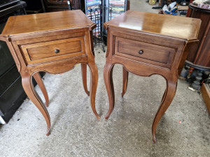 Table de nuit en merisier