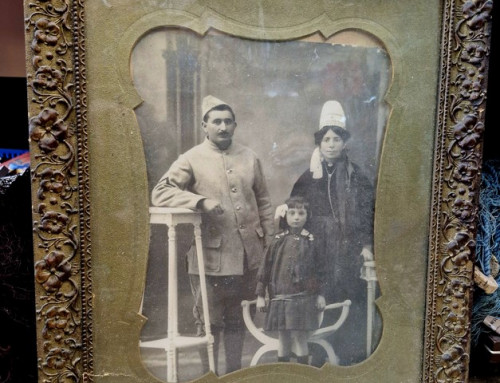 Cadre ancien avec photo de bretons