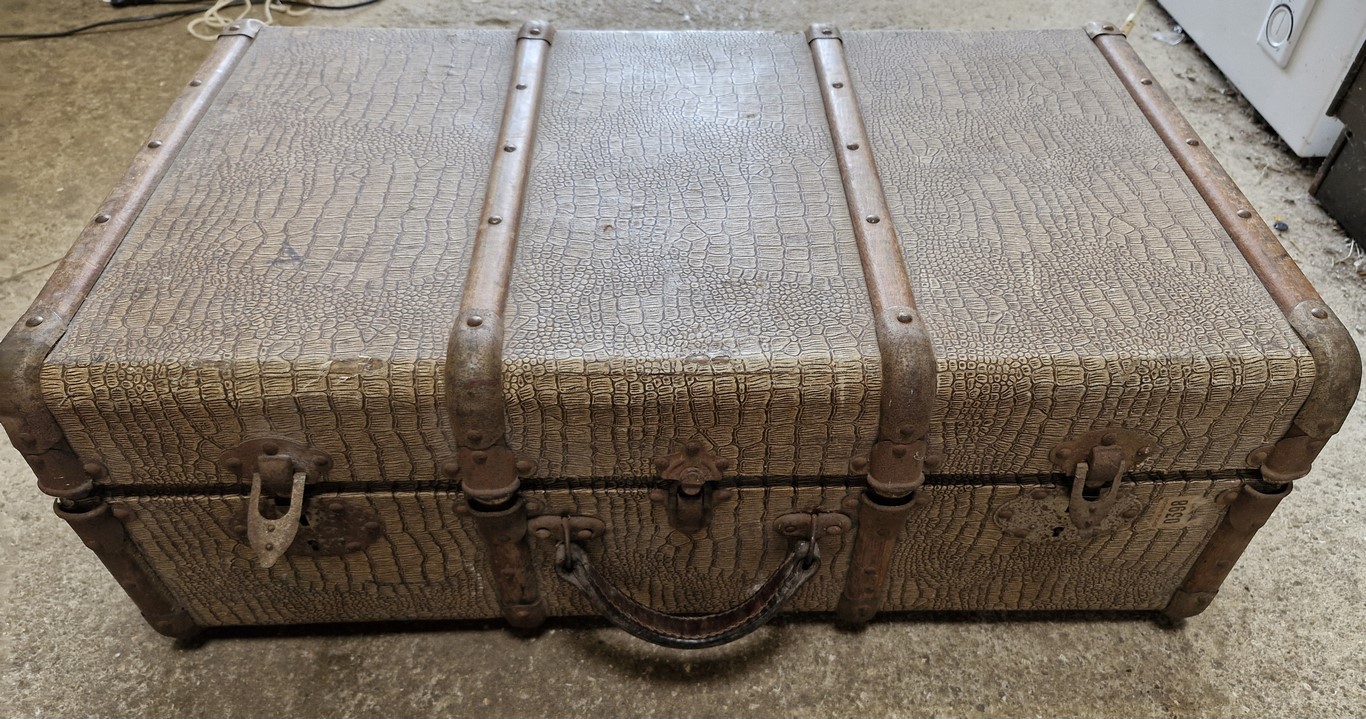 Grande valise ancienne en bois