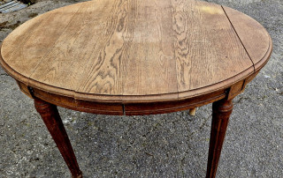 Table ovale des années 30 en bois