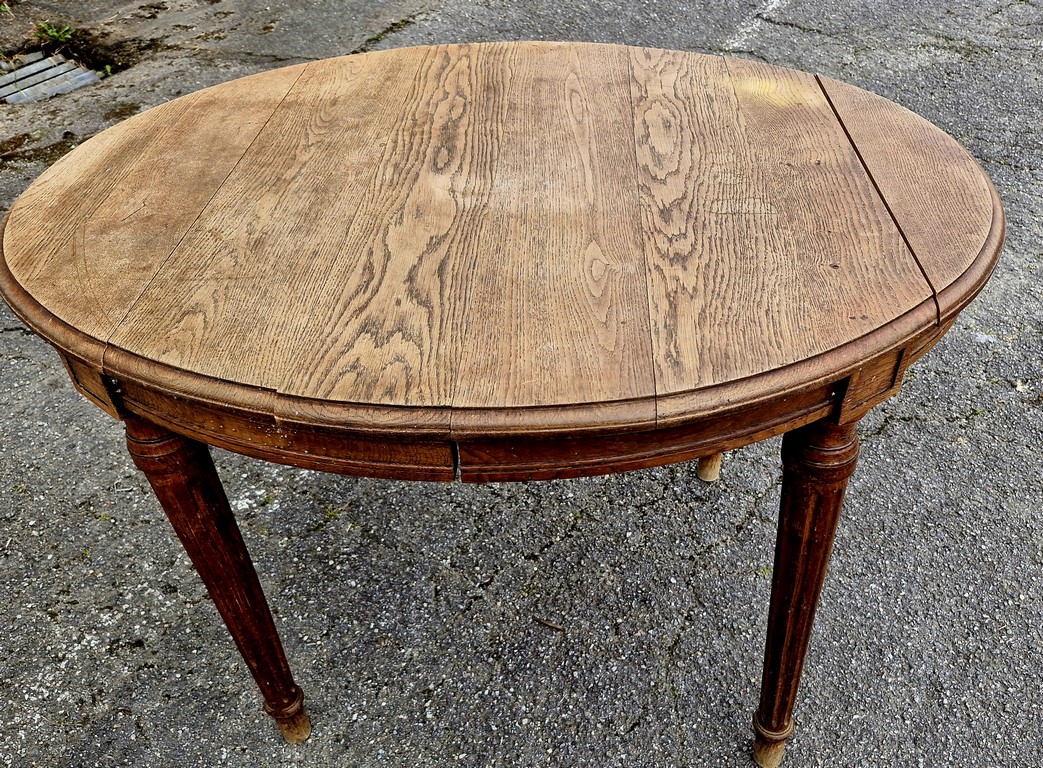 Table ovale des années 30 en bois