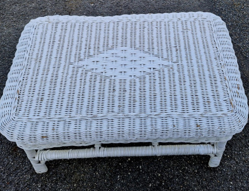 Table basse de jardin en rotin blanc