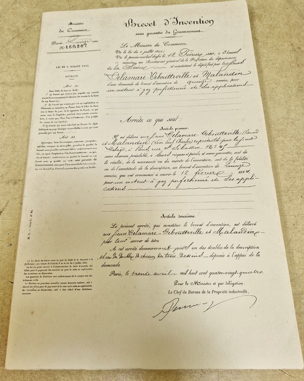 Réédition du brevet d'invention du moteur à gaz pour les 100 ans de l'automobile française