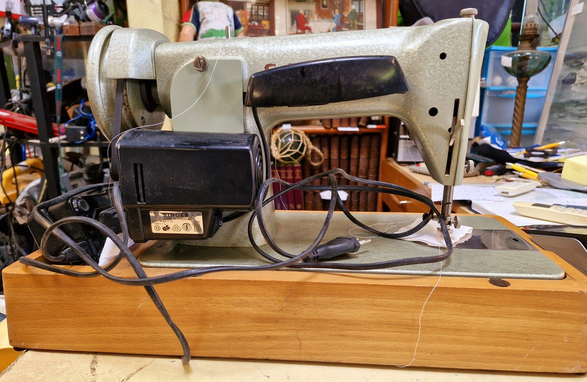 Machine à coudre Singer électrique