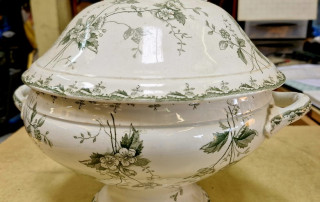 Grande soupière ancienne