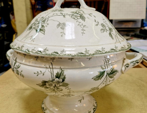 Grande soupière ancienne