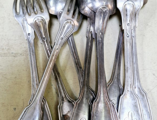 Lot de couverts monogrammés en métal argenté