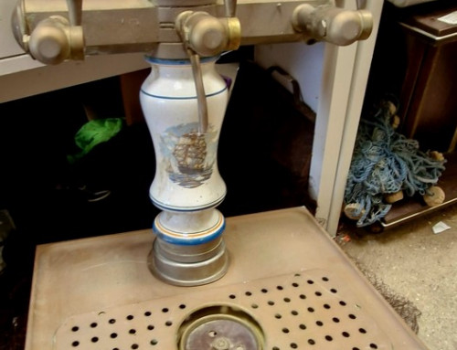 Tireuse à bière de bar en  laiton et porcelaine