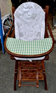 Chaise haute en bois