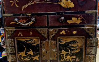 Cabinet à bijoux en bois laqué indochinois
