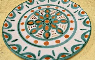 Plat en céramique de Vallauris signé A. FAZIO
