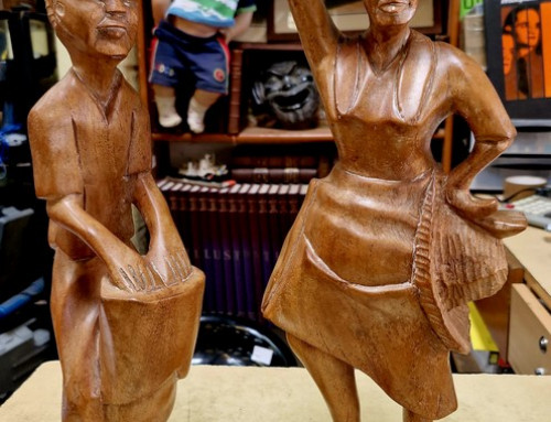 Statue en bois exotique