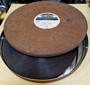 Grande bobine de film en pellicule et boite du film : "Enigma"