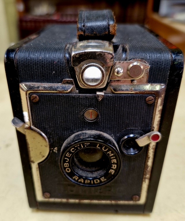Ancien appareil photo LUMIERE