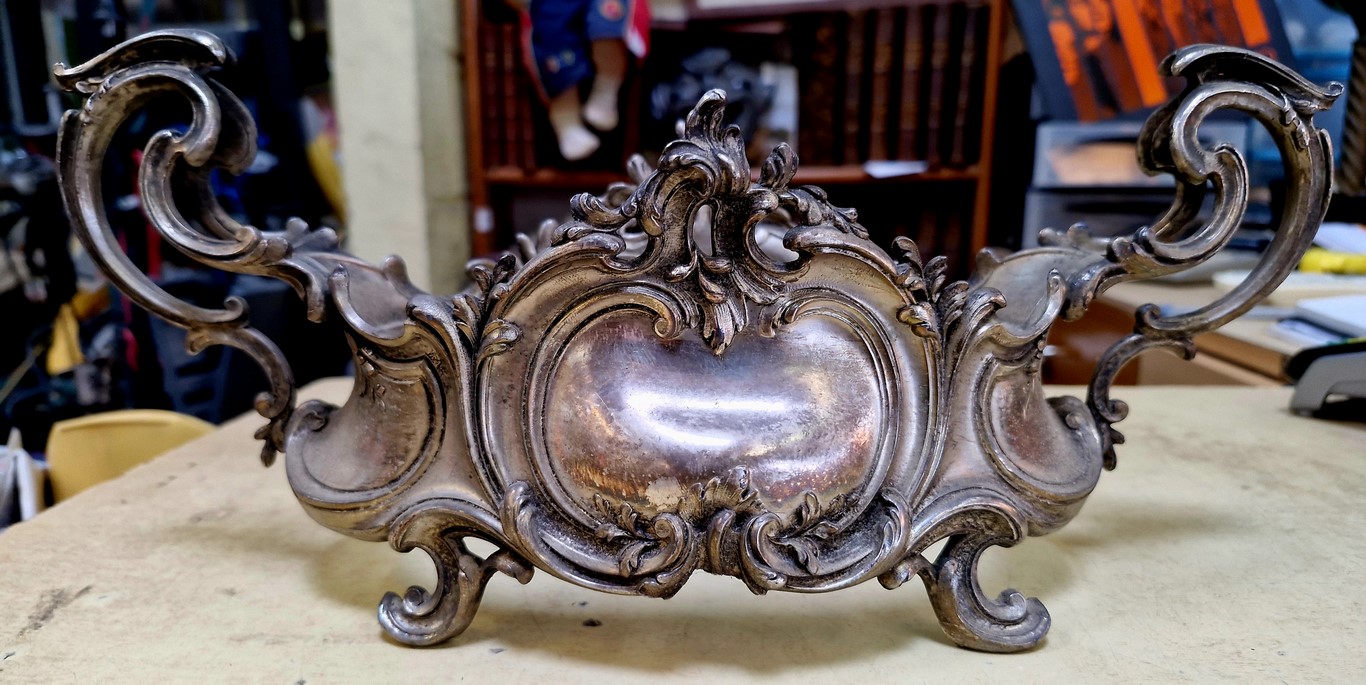 Jardinière de centre de table en métal argenté