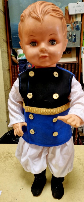 Poupon en costume breton