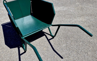 Brouette verte en bois et métal côtés amovibles