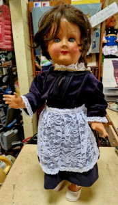 Grande poupée bretonne ancienne