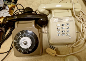 Téléphone vintage à cadran ou à touches