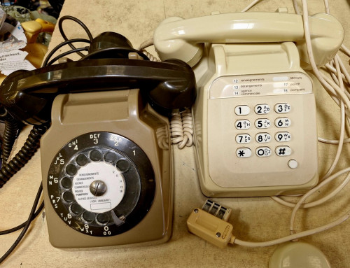 Téléphone vintage à cadran ou à touches